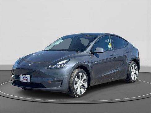Used 2023 Tesla Model Y Long Range image 1