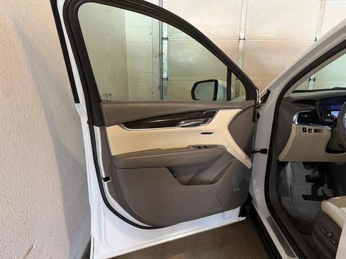 Used 2021 Cadillac XT6 Premium Luxury image 9