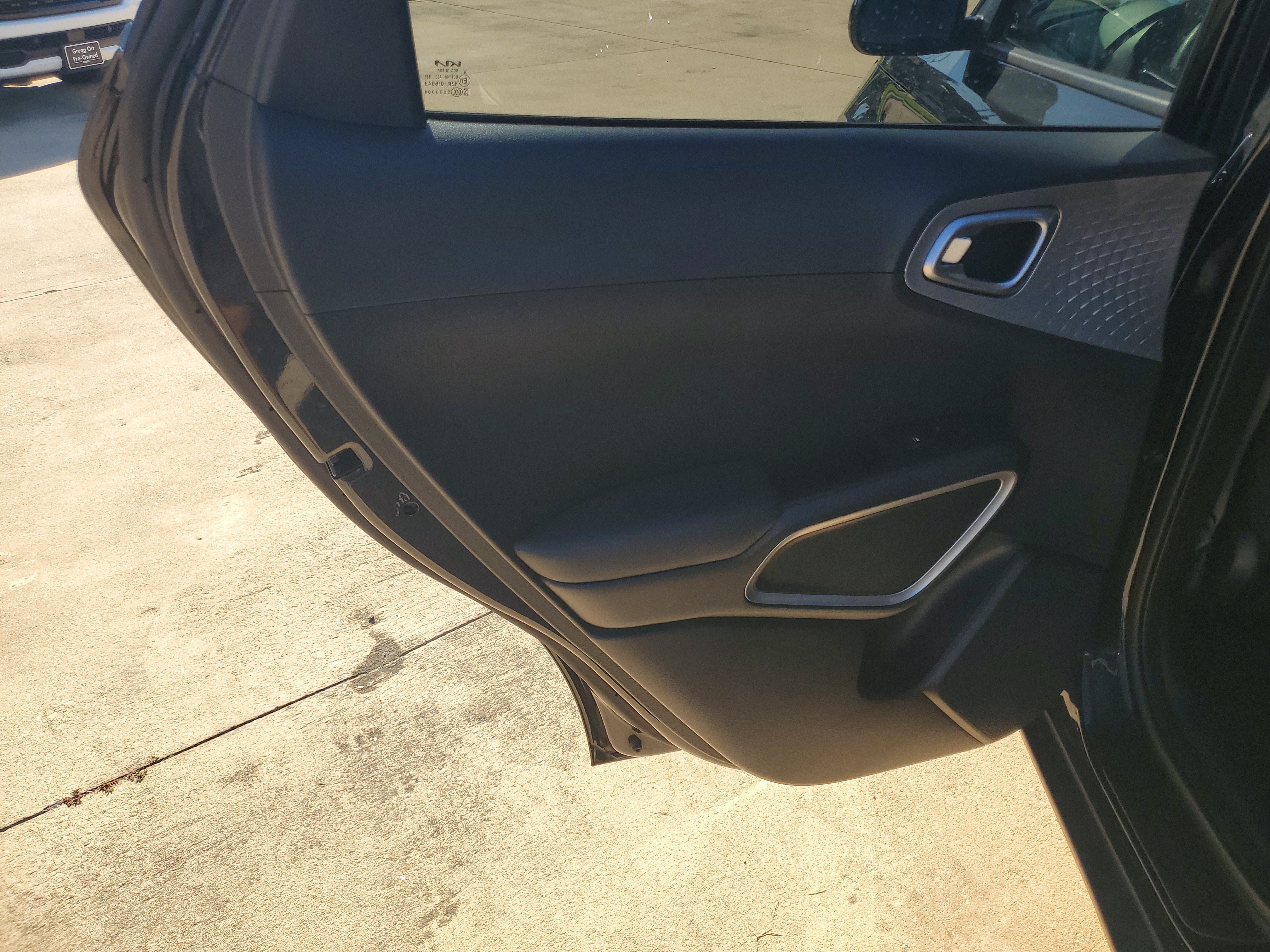 Used 2024 Kia Soul LX w/ Option Group 015 FWD image 31