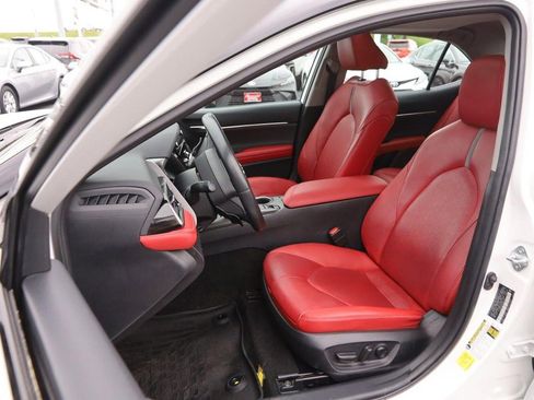 Used 2021 Toyota Camry XSE w/ Navigation Upgrade Package FWD image 9