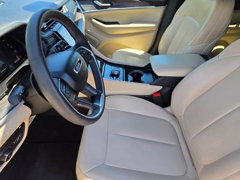Used 2024 Jeep Grand Cherokee Limited 4xe AWD/4WD image 9