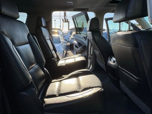 Used 2019 Chevrolet Suburban LT image 18