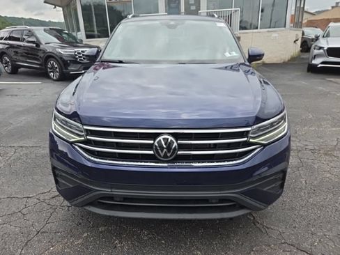 Used 2022 Volkswagen Tiguan SE w/ Panoramic Sunroof Package AWD/4WD image 2