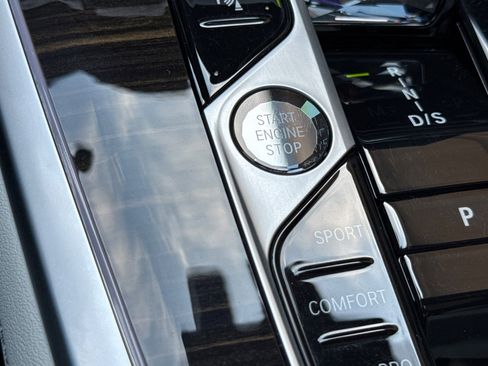 Used 2025 BMW X7 xDrive40i w/ Premium Package AWD/4WD image 26