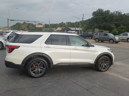Used 2025 Ford Explorer ST-Line w/ Premium Package AWD/4WD image 5