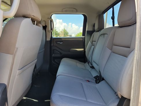 Used 2022 Nissan Frontier SV RWD image 18