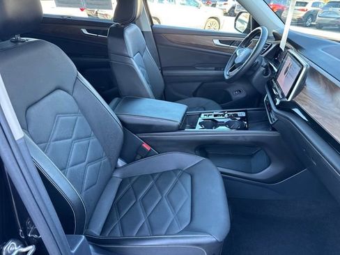 Certified 2025 Volkswagen Atlas SE image 34