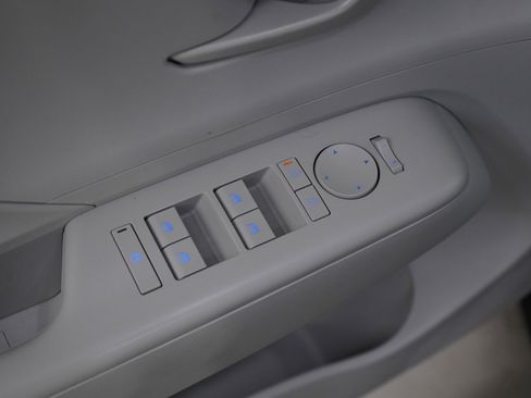 Used 2025 Hyundai Kona SEL image 19