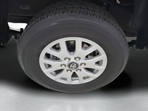Used 2024 Toyota Tacoma SR w/ SR Upgrade Package AWD/4WD image 9