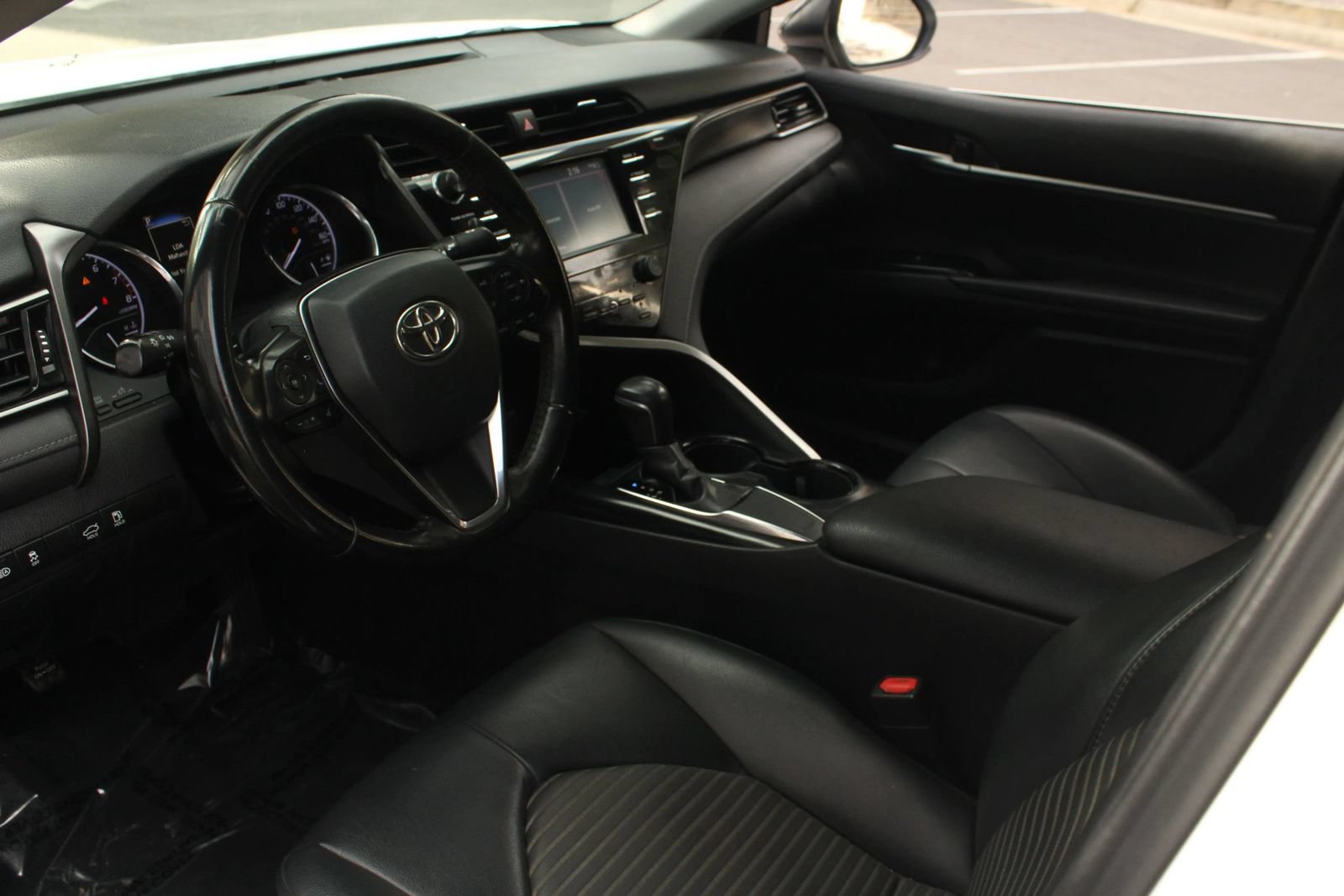Used 2019 Toyota Camry SE FWD image 13