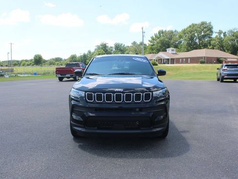 Used 2024 Jeep Compass Sport AWD/4WD image 3