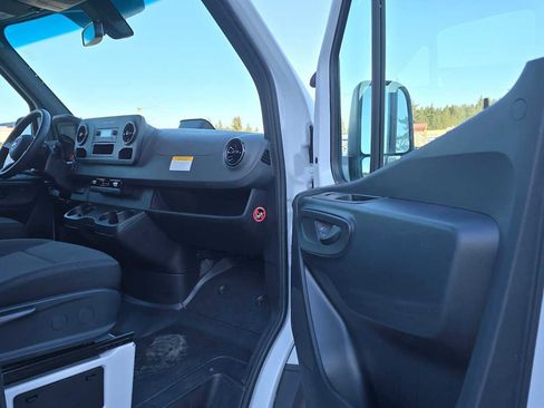 Used 2025 Mercedes-Benz Sprinter 2500 image 10
