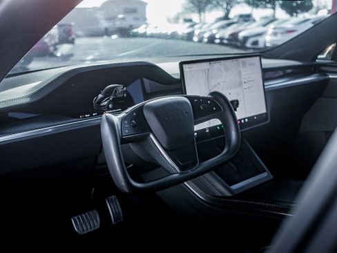 Used 2022 Tesla Model S Plaid image 11