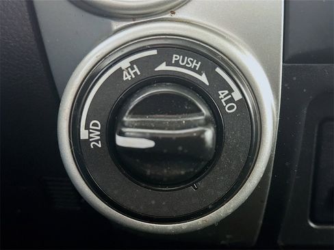 Used 2017 Nissan Titan SV image 19