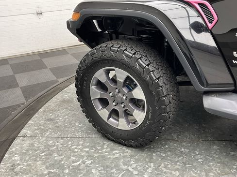 Used 2018 Jeep Wrangler Unlimited Sahara image 30