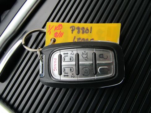 Used 2024 Chrysler Pacifica Touring-L FWD image 21