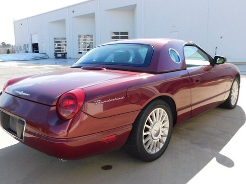 Used 2004 Ford Thunderbird image 24