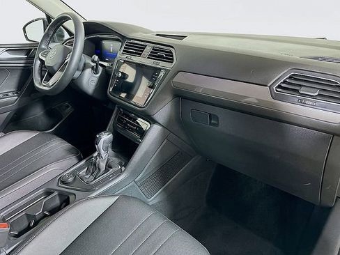 Used 2022 Volkswagen Tiguan SE AWD/4WD image 30