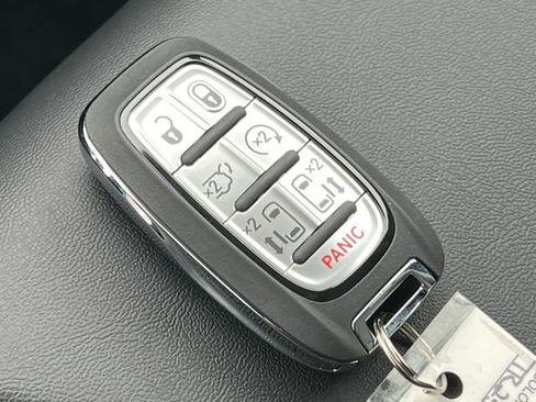 New 2026 Chrysler Pacifica Select w/ S Appearance Package image 31