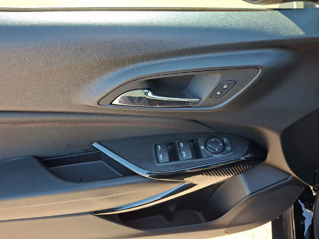 Used 2025 Chevrolet Trax RS w/ Sunroof Package FWD image 12