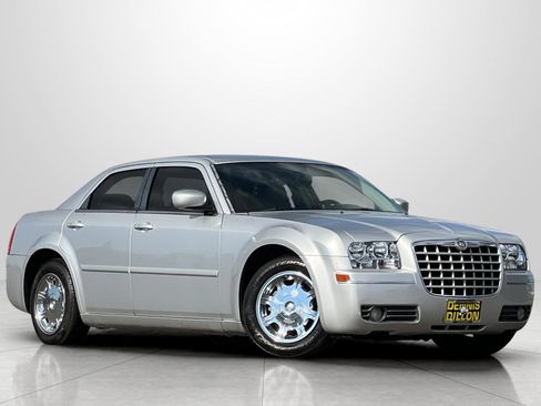 Used 2005 Chrysler 300 Touring image 1