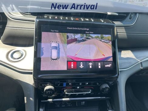 Used 2023 Jeep Grand Cherokee L Limited w/ Luxury Tech Group II AWD/4WD image 12