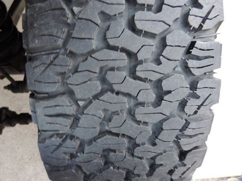 Used 2018 Jeep Wrangler Unlimited Rubicon w/ Connectivity Group image 17