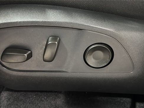 Used 2025 GMC Acadia Elevation image 22