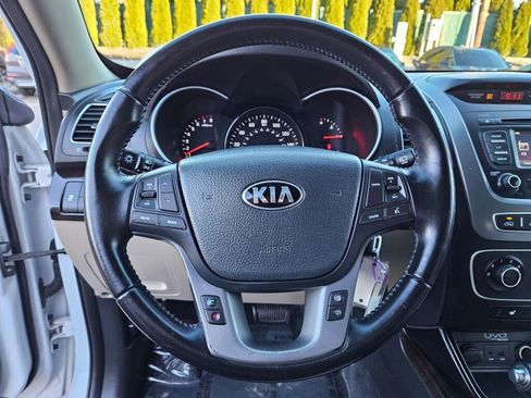 Used 2015 Kia Sorento LX image 17