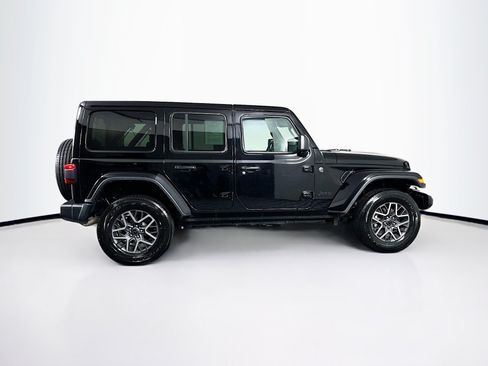 Used 2025 Jeep Wrangler Unlimited Sahara AWD/4WD image 10