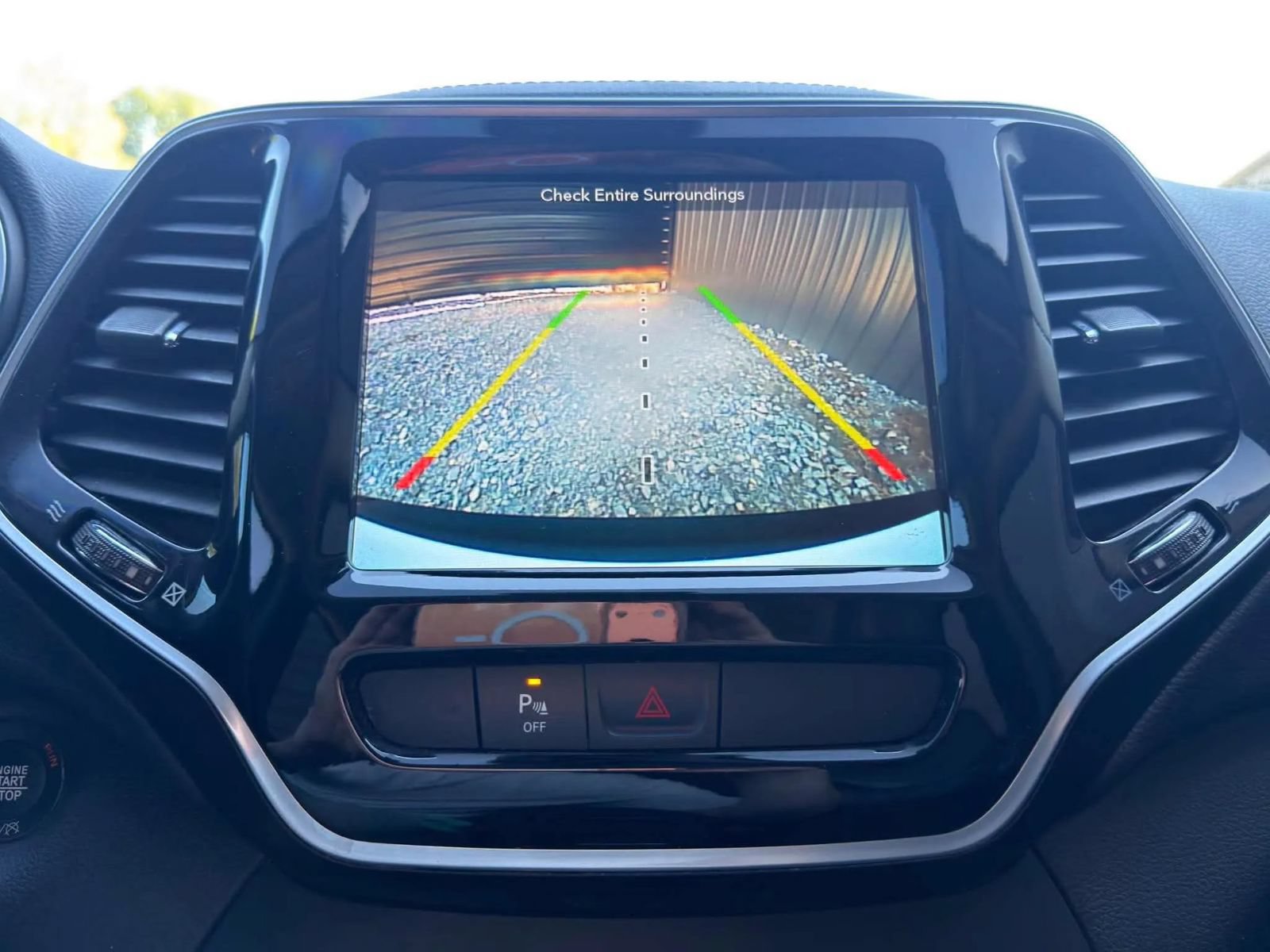 Used 2019 Jeep Cherokee Limited FWD image 14