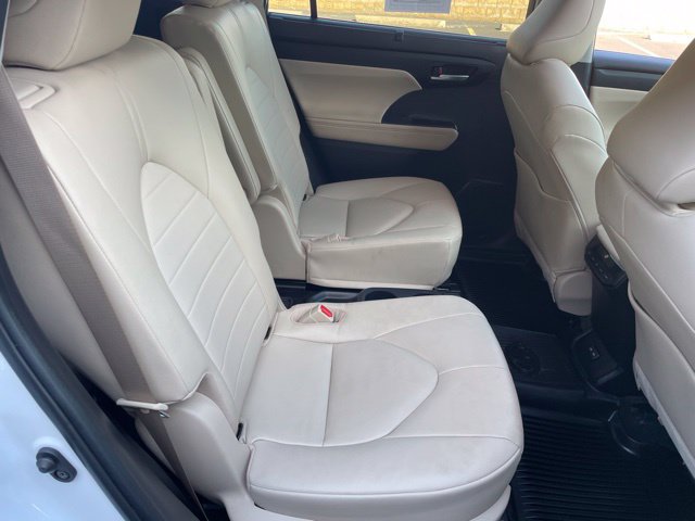Used 2023 Toyota Highlander XLE AWD/4WD image 55