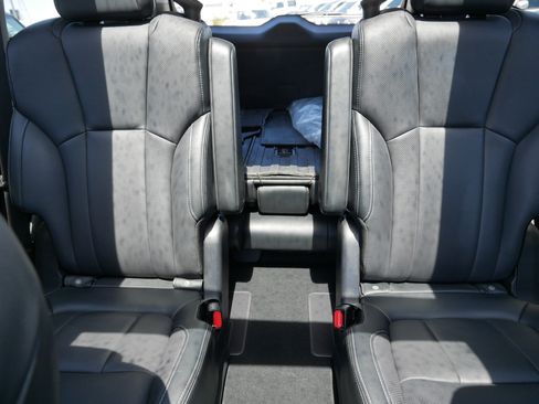 Used 2023 Subaru Ascent Limited w/ Technology Package AWD/4WD image 13