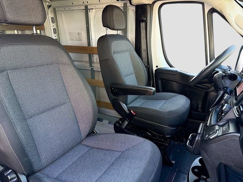 Used 2025 RAM ProMaster 2500 w/ U-Haul Equipment Group FWD image 25