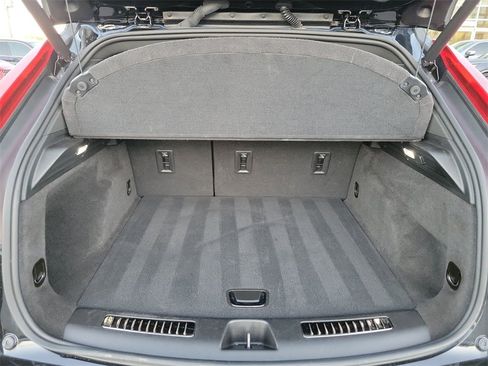 Used 2024 Cadillac XT4 Premium Luxury image 12