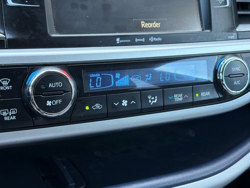 Used 2019 Toyota Highlander Plus AWD/4WD image 22