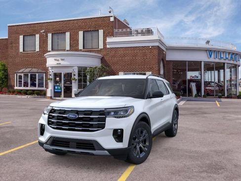 Used 2026 Ford Explorer Active w/ Active Comfort Package AWD/4WD image 2