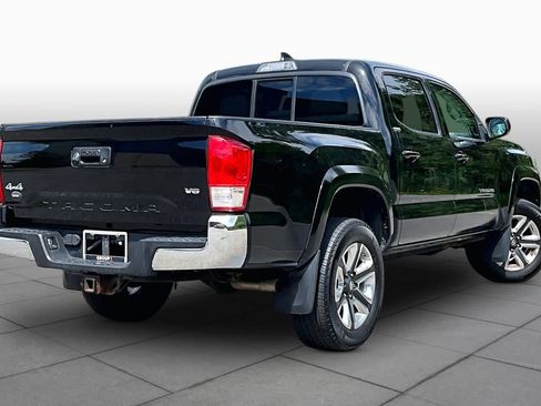Used 2017 Toyota Tacoma SR5 w/ Tow Package AWD/4WD image 12