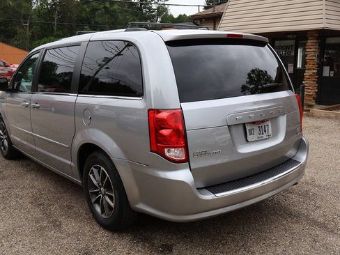 Used 2017 Dodge Grand Caravan SXT FWD image 7