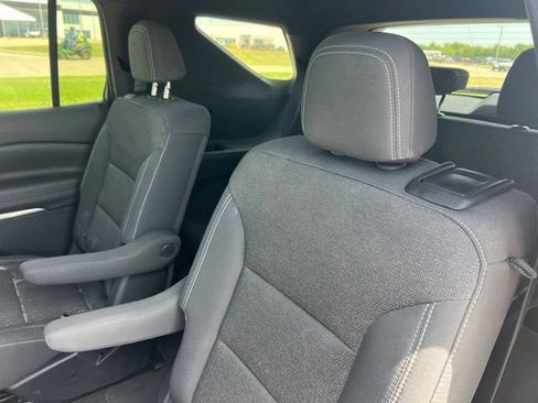 Used 2025 Chevrolet Traverse LT FWD image 11