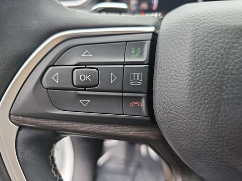Used 2023 Jeep Grand Cherokee Limited AWD/4WD image 17