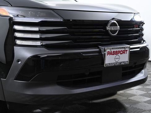 Certified 2025 Nissan Kicks SR image 5