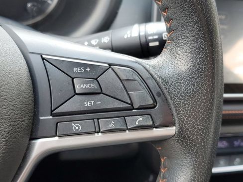 Used 2019 Nissan Kicks SR w/ SR Premium Package FWD image 12