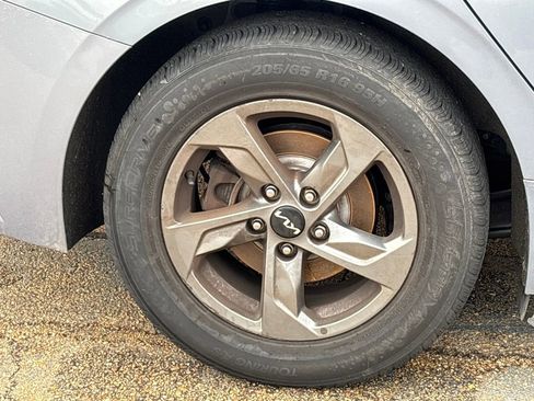 Used 2023 Kia K5 LXS image 24