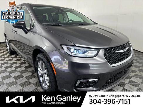 Used 2023 Chrysler Pacifica Touring-L AWD/4WD image 8