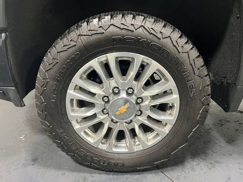 Used 2022 Chevrolet Silverado 2500 High Country w/ Z71 Off-Road Package image 17