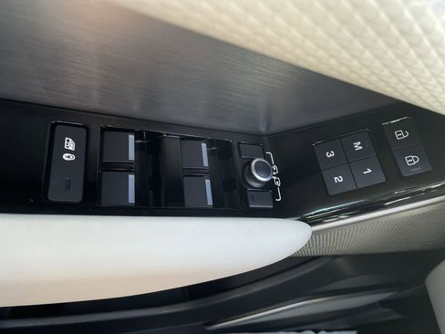 Used 2023 Land Rover Range Rover Velar S image 19