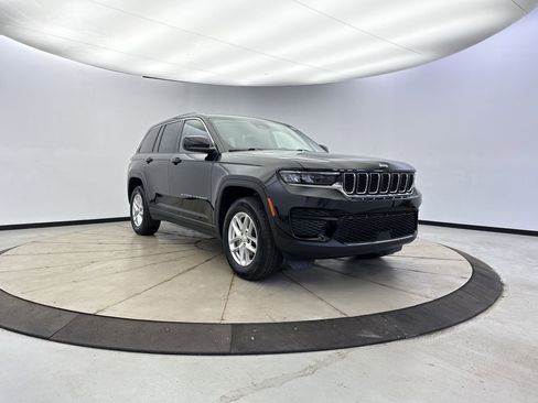 Used 2023 Jeep Grand Cherokee Laredo w/ Luxury Tech Group I AWD/4WD image 7