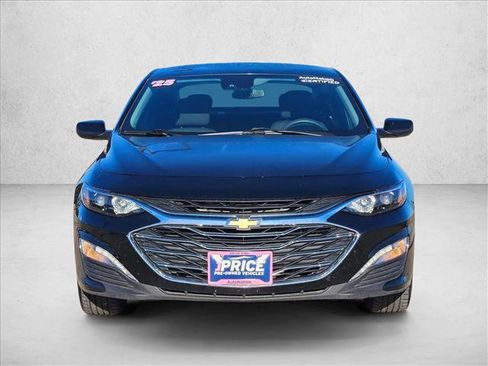 Used 2025 Chevrolet Malibu LT image 2