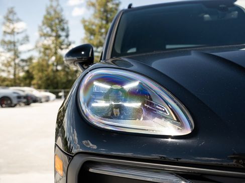Certified 2024 Porsche Macan AWD/4WD image 29
